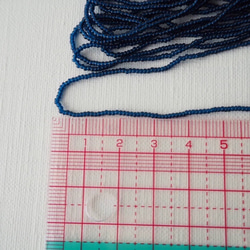 お得！チェコシードビーズ 濃いサファイアブルー / オートクチュール刺繍 リュネビル刺繍 ビーズ刺繍 糸通し 3枚目の画像