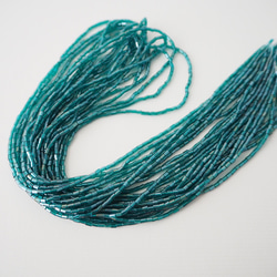 チェコ チューブビーズ 1束 エメラルドグリーン / オートクチュール刺繍 リュネビル刺繍 1枚目の画像