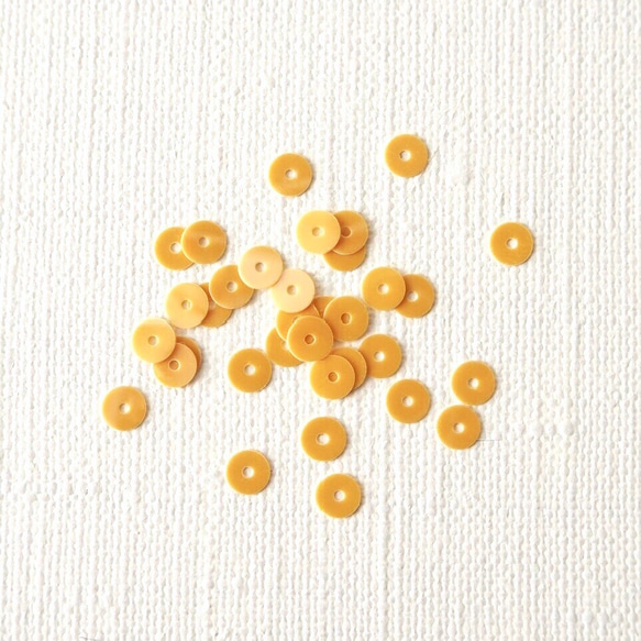 フランス製 スパンコール4mm オレンジ/ パイエット オートクチュール リュネビル刺繍 糸通し 3枚目の画像