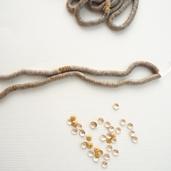 フランス製 スパンコール 4mm シャンパンベージュ / キュベット オートクチュール刺繍 リュネビル刺繍 糸通し 2枚目の画像