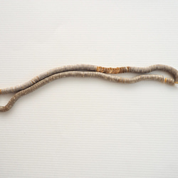 フランス製 スパンコール 4mm シャンパンベージュ / キュベット オートクチュール刺繍 リュネビル刺繍 糸通し 3枚目の画像