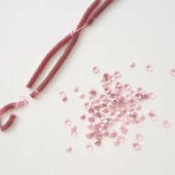 フランス製 スパンコール 3mm グレイッシュローズ（クリア系 / キュベット オートクチュール リュネビル刺繍 糸通し 1枚目の画像