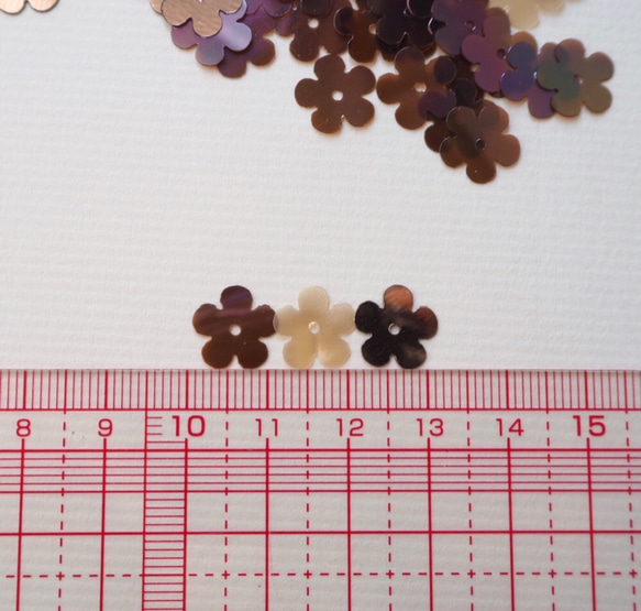 お花モチーフ スパンコール ブラウン系3トーン / オートクチュール刺繍 リュネビル刺繍 6枚目の画像