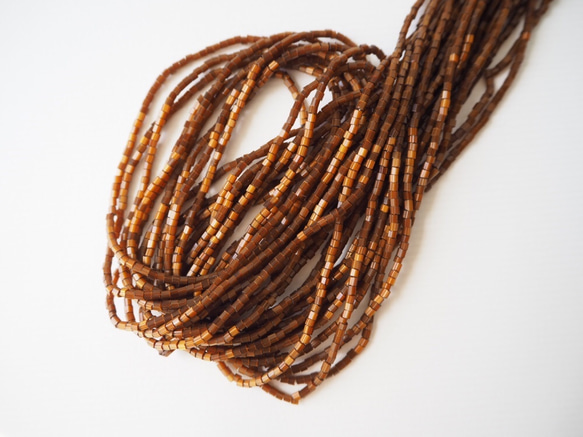 チェコ カットビーズ キャメルブラウン/ オートクチュール リュネビル刺繍 ビーズ刺繍 糸通し 1枚目の画像