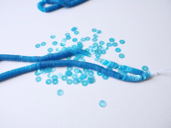 フランス製 スパンコール 4mm スカイブルー #PA02-S.BU4 / パイエット リュネビル刺繍 糸通し 1枚目の画像