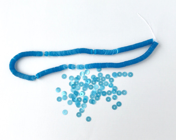フランス製 スパンコール 4mm スカイブルー #PA02-S.BU4 / パイエット リュネビル刺繍 糸通し 3枚目の画像