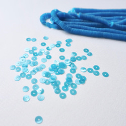 フランス製 スパンコール 4mm スカイブルー #PA02-S.BU4 / パイエット リュネビル刺繍 糸通し 4枚目の画像