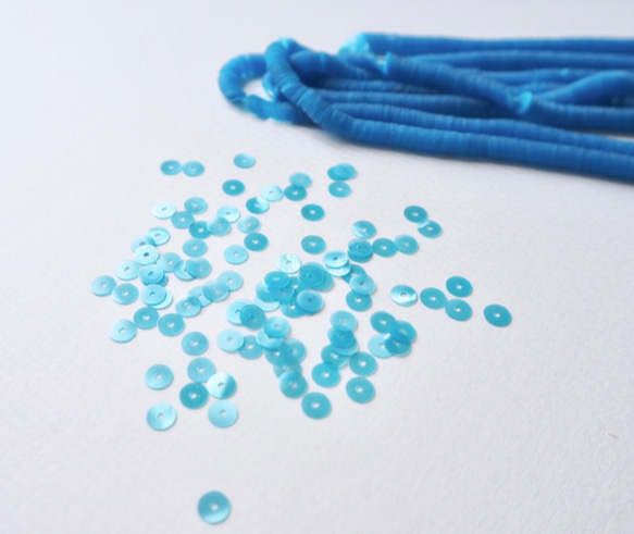 フランス製 スパンコール 4mm スカイブルー #PA02-S.BU4 / パイエット リュネビル刺繍 糸通し 4枚目の画像