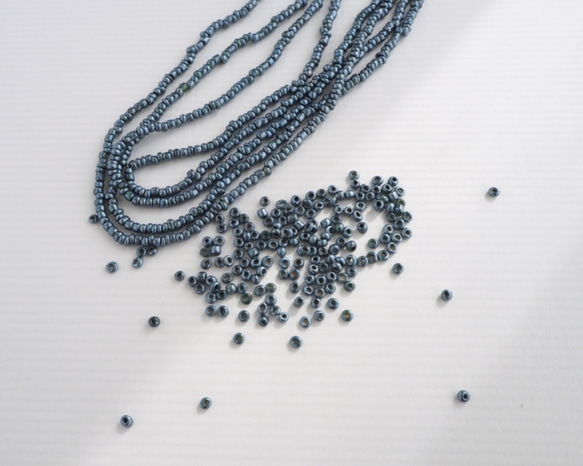 法國古董珠（13/0）金屬藍色/高級時裝刺繡Luneville刺繡穿線 第2張的照片