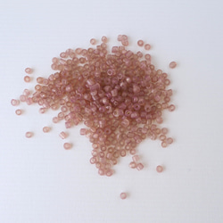 フランス製アンティークビーズ dusty rose 12/0 / オートクチュール刺繍 リュネビル刺繍 ビーズ刺繍 バラ 3枚目の画像