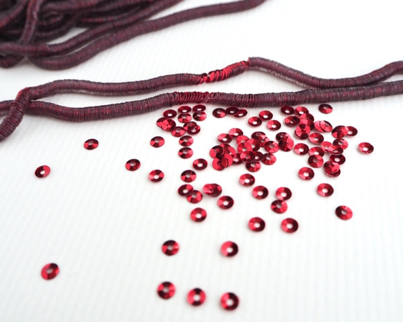 3mm スパンコール 1000枚 チェリーレッド / キュベット オートクチュール刺繍 リュネビル刺繍 糸通し 1枚目の画像