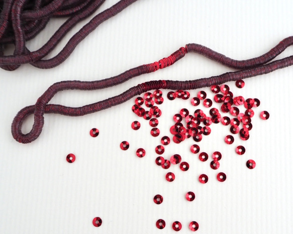 3mm スパンコール 1000枚 チェリーレッド / キュベット オートクチュール刺繍 リュネビル刺繍 糸通し 2枚目の画像