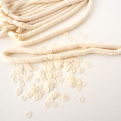 フランス製 スパンコール 4mm クリーム #PA11-CR4/ オートクチュール刺繍 リュネビル刺繍 糸通し 1枚目の画像