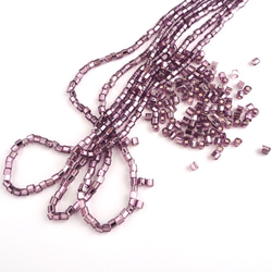 アンティークヴェネチアンチューブビーズ プラム/ オートクチュール刺繍 リュネビル刺繍 糸通し 1枚目の画像