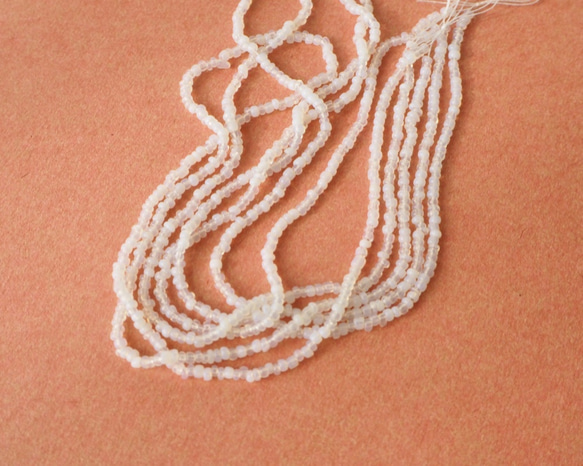 法國古董珠乳白色混合物15/0〜13/0 / Luneville繡花絲線 第1張的照片