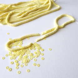 フランス製スパンコール 3mm レモン #PA11-LE3/ パイエット オートクチュール刺繍 リュネビル刺繍 糸通し 2枚目の画像
