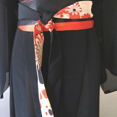 着物リメイク サッシュベルト 白 ちりめん 花柄 赤×黒 縮緬 太ベルト