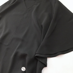 着物リメイク 大きいサイズ 和柄ワンピース  ゆったり ポンチョスリーブ  LL〜5L 黒色 風景画 親族衣装 10枚目の画像