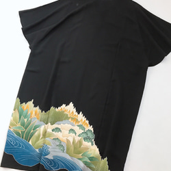 着物リメイク 大きいサイズ 和柄ワンピース  ゆったり ポンチョスリーブ  LL〜5L 黒色 風景画 親族衣装 1枚目の画像
