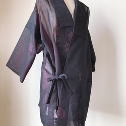 着物リメイク ポケット付 シースルー作務衣コート カーディガン  ハーフ羽織 シアー 衣装 花柄 赤紫 フリーサイズ 4枚目の画像