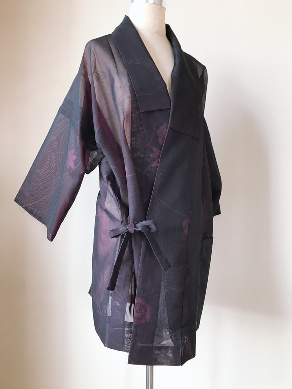 着物リメイク ポケット付 シースルー作務衣コート カーディガン  ハーフ羽織 シアー 衣装 花柄 赤紫 フリーサイズ 4枚目の画像