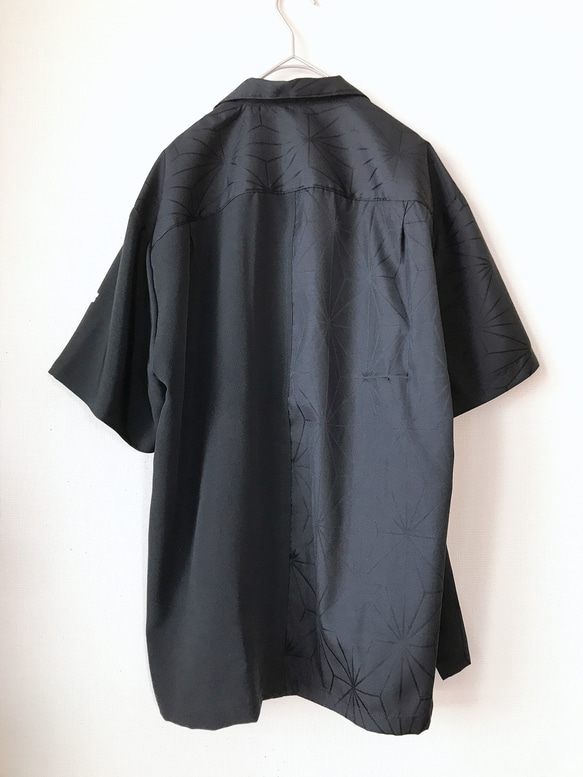 着物リメイク メンズ アロハシャツ 半袖シャツ オープンカラー 麻の葉×無地 バイカラー 黒 和柄 男性 XL 一点物 2枚目の画像