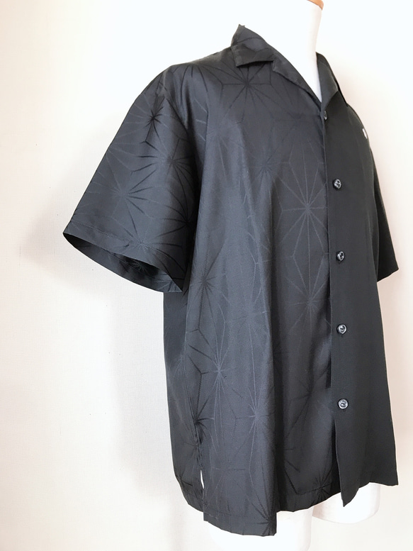 着物リメイク メンズ アロハシャツ 半袖シャツ オープンカラー 麻の葉×無地 バイカラー 黒 和柄 男性 XL 一点物 4枚目の画像
