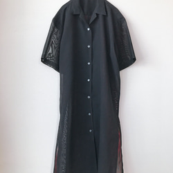 着物リメイク ロングシャツ 半袖シャツ オープンカラー 深スリット ゆったり フリー 黒×赤 和柄 裏縦縞 無地 2枚目の画像