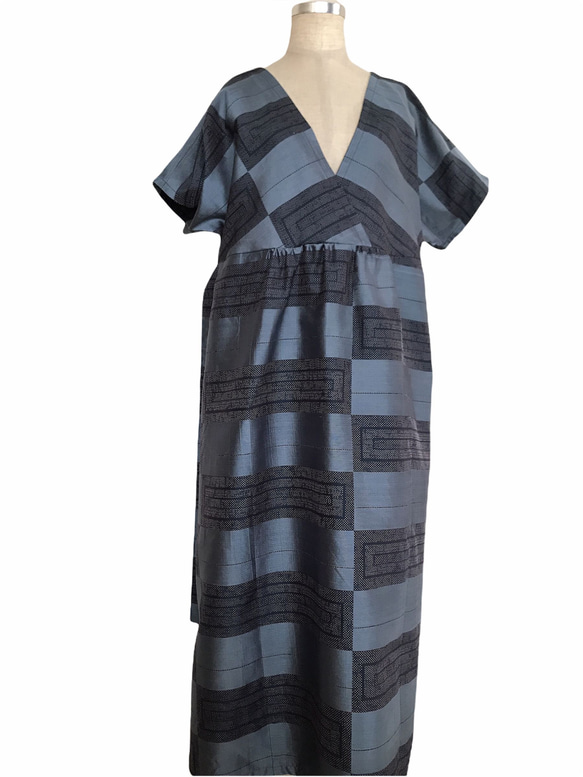 一枚で大人キレイワンピース 着物リメイク カシュクールデザイン ロングワンピース 紬 縞 紺色 S〜LL (A802) 5枚目の画像