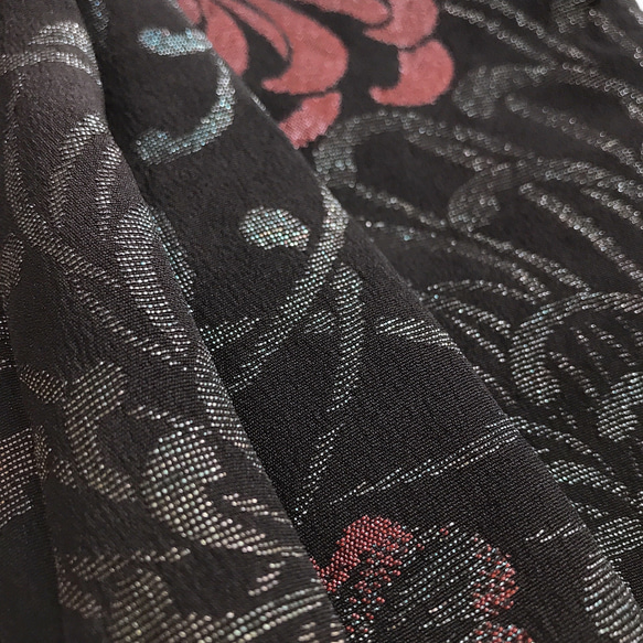 着物リメイク  ストール マフラー 金銀糸 刺繍 乱菊文様 男女兼用 ユニセックス 和小物 和装 和柄 黒色 5枚目の画像