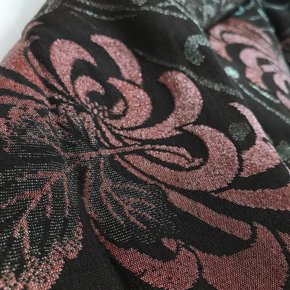 着物リメイク  ストール マフラー 金銀糸 刺繍 乱菊文様 男女兼用 ユニセックス 和小物 和装 和柄 黒色 8枚目の画像