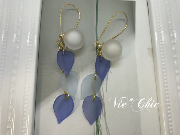 Vie*Chic ★3wayピアス★涼し気なアイスボール×花びらblueがシャラシャラ♪揺れる 2枚目の画像