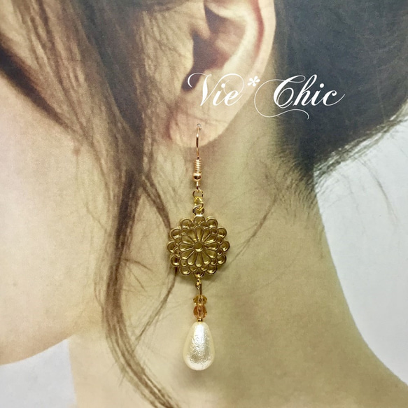 Vie*Chic ★しずく型パール×チェコビーズ 揺れるピアス★クラッシックStyle 2枚目の画像