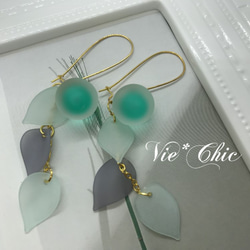 Vie*Chic ★3wayピアス★涼し気な氷のグリーンボール×花びらがシャラシャラ♪揺れる 2枚目の画像