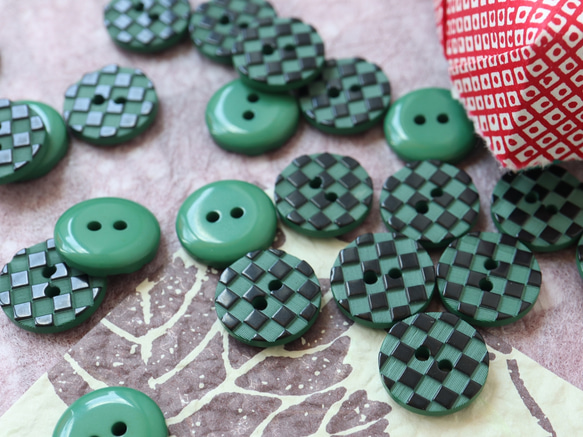市松模様ボタン　黒×緑　11.5・13・15mm 3枚目の画像