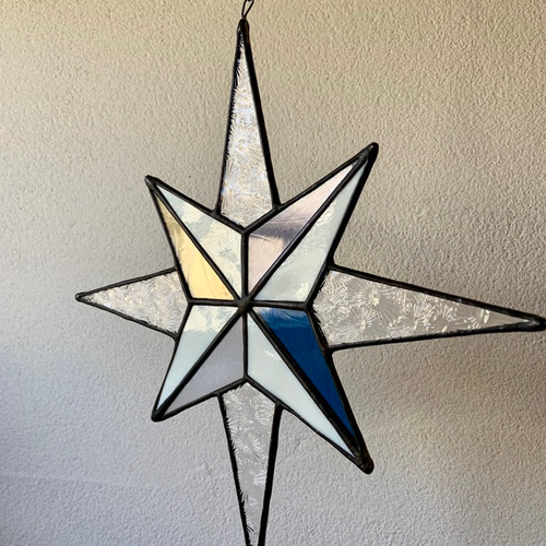 ステンドグラスオーナメント　ハンドメイド　サンキャッチャー　桃太郎　オーナメント ステンドグラスオーナメント ハンドメイド サンキャッチャー