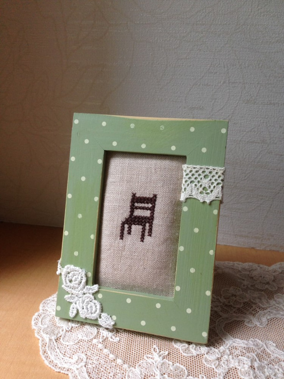 刺繍の作品入り　椅子　刺繍用額縁　インテリア クロスステッチ刺繍の額飾り（椅子、グリーン） タペストリー・壁掛け