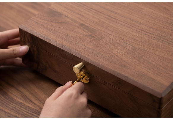 シンプルデザインの木製アクセサリー収納 イヤリング ジュエリーボックス ウオルナットウッド　 8枚目の画像