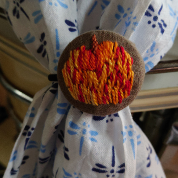 リンゴの刺繍のヘアゴム ヘアゴム 遊熊堂 咲耶 通販｜Creema(クリーマ 