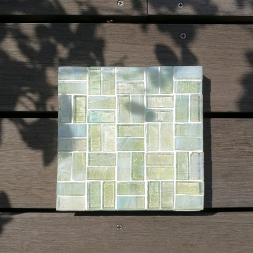 アンティークデザイン◾️ガラス天板×タイル張り ディスプレイ台/ 飾り台 ガラスタイル ガラスモザイク タイル 灰色 グレー 壁 内装 キッチン