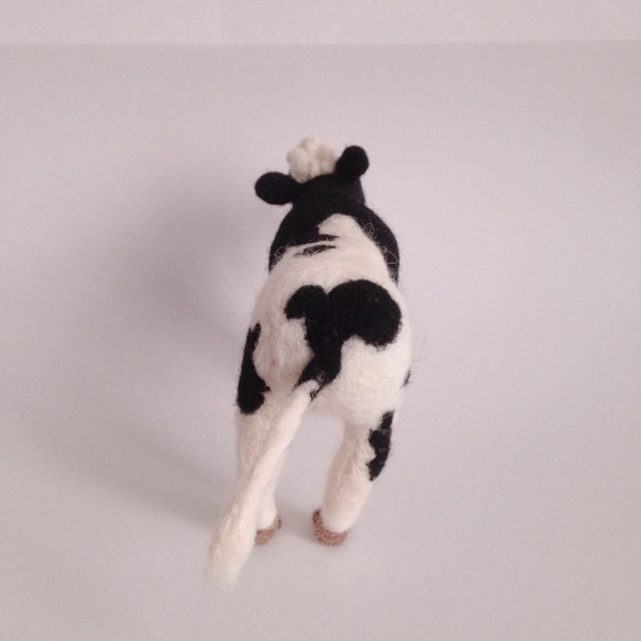 【受注製作】羊毛フェルト 牛さんのフィギュア 5枚目の画像