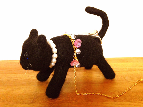 真珠の首飾りの黒猫【受注生産】 5枚目の画像
