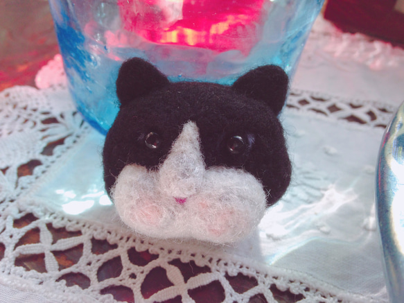 【羊毛フェルト】ハチワレ猫さんの顔面マグネット 5枚目の画像