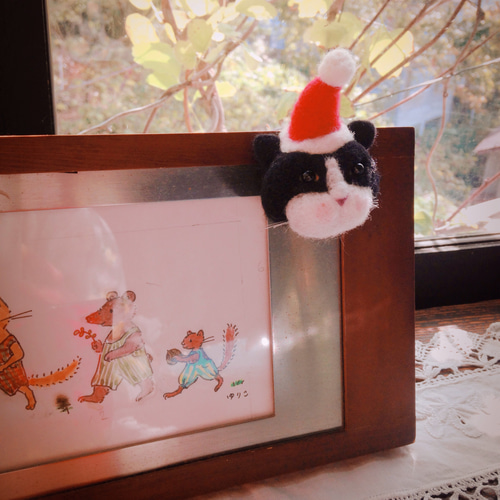 羊毛フェルト】ハチワレ猫サンタのマグネット/クリスマス マグネット  