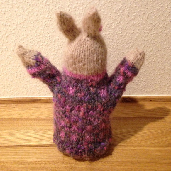 【北欧風】ピンクの花飾りのウサギの編みぐるみ 7枚目の画像