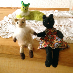【羊毛フェルト】座るネコ（ミルクティー色） 7枚目の画像