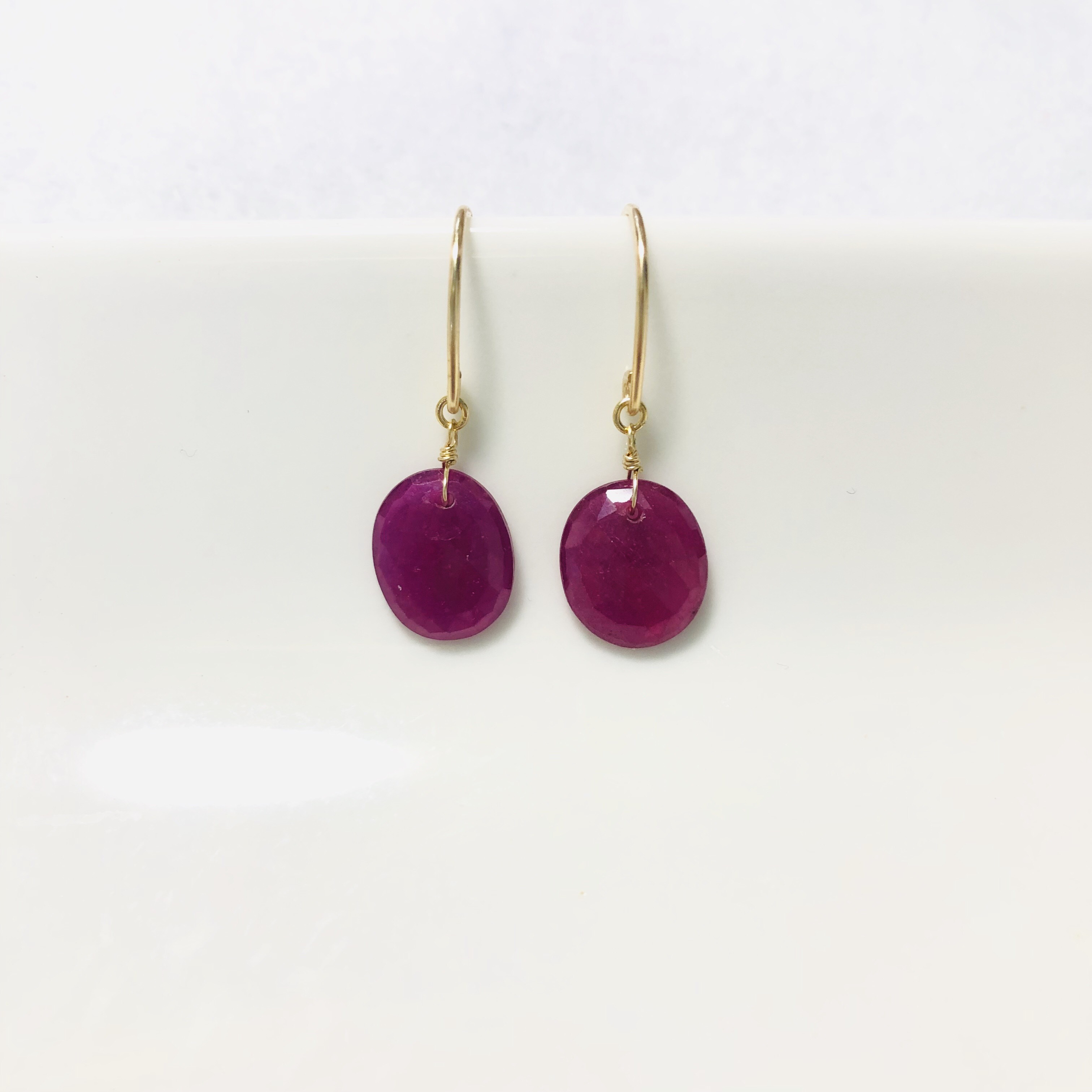 14kgfルビーのフラットローズカットピアス