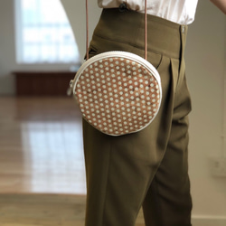 SARA VALENTE「Cork Shoulderbag」 コルクショルダーバック（丸型）/ドットパターン 1枚目の画像