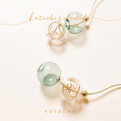 Katachi Selected・「18Kガラスボール」丸ボール/吊り下げピアス(両耳：青×オレンジ) 3枚目の画像