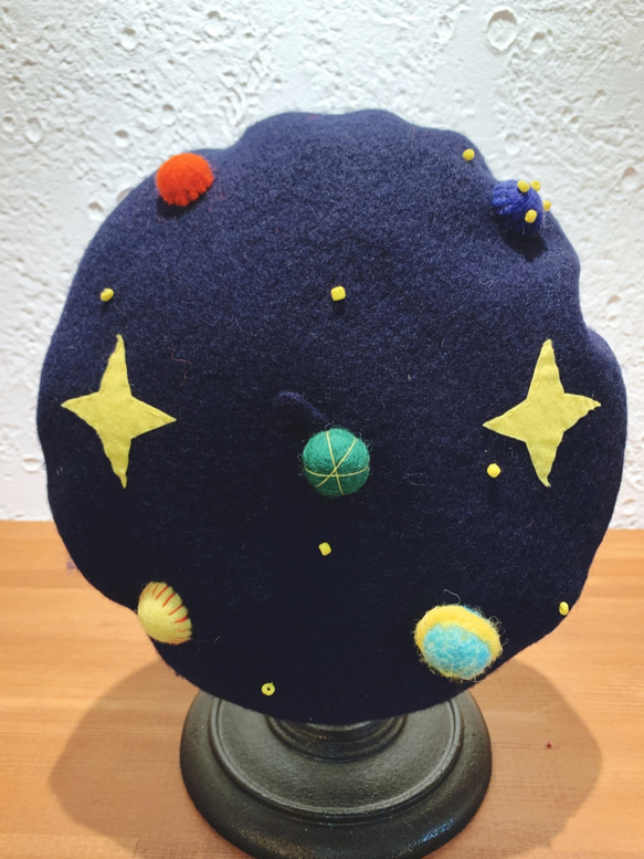 Katachi Selected・「惑星の星空」羊毛フェルトのベレー帽 1枚目の画像